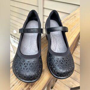 🎁 JBU by Jambu Carlton Mary-Jane Wedges size 6.5 but will fit a 6